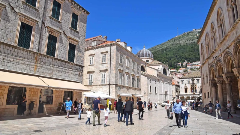 Combo History and Game of Thrones Private Tour with a Panorama Drive & Red Keep