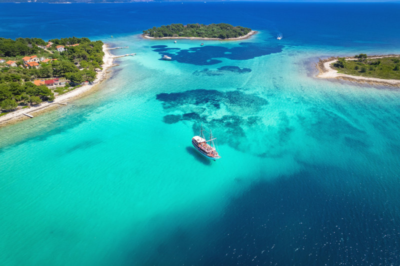 Iz Splita: All-Inclusive Plava Laguna i 3 otoka tura brodom sa hranom i pićem