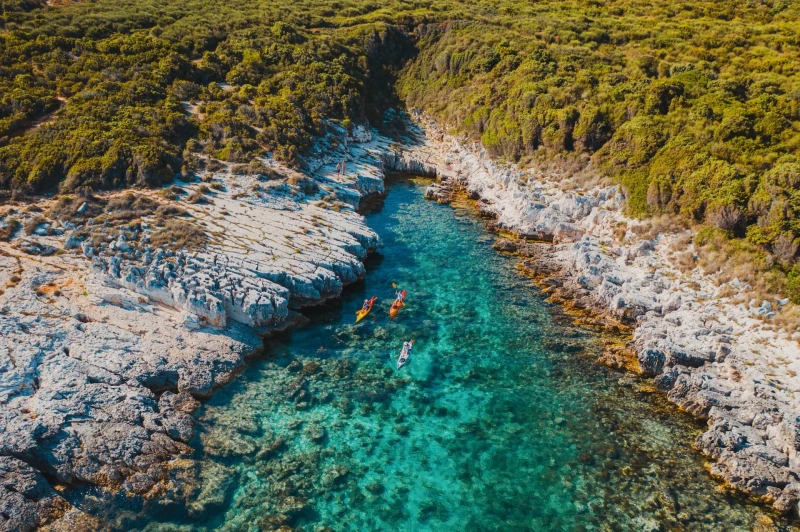 Tura kajacima po Istri i špiljama