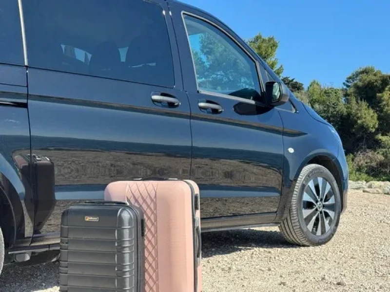 Prijevoz iz zračne luke Split kombijem ili automobilom