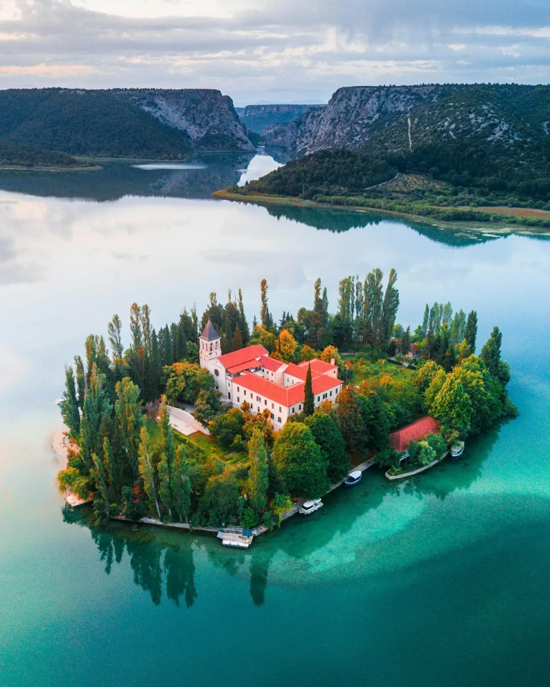 Zagreb to Dubrovnik: VIP Transfer with Your Choice of Tours