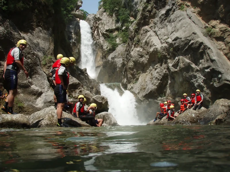 Omiš adrenalinski kanjoning na rijeci Cetini