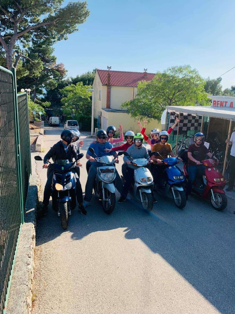 Najam skutera u Makarskoj po satu i danu