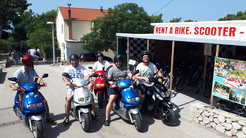 Najam skutera u Makarskoj po satu i danu
