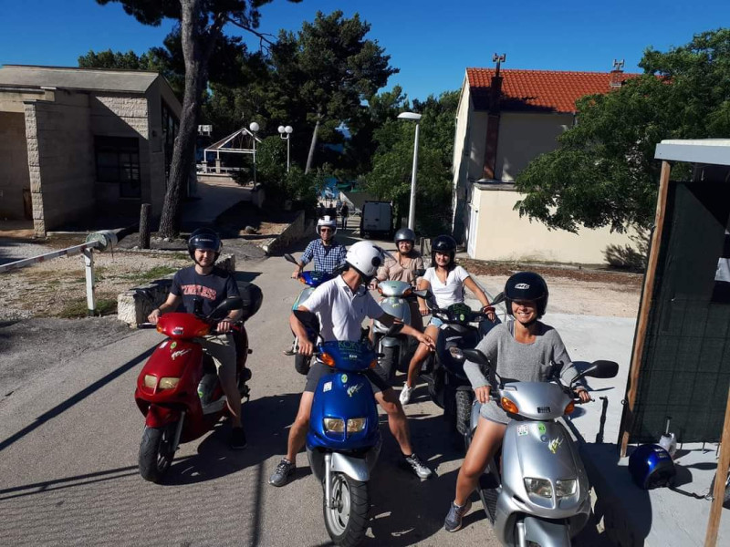 Najam skutera u Makarskoj po satu i danu